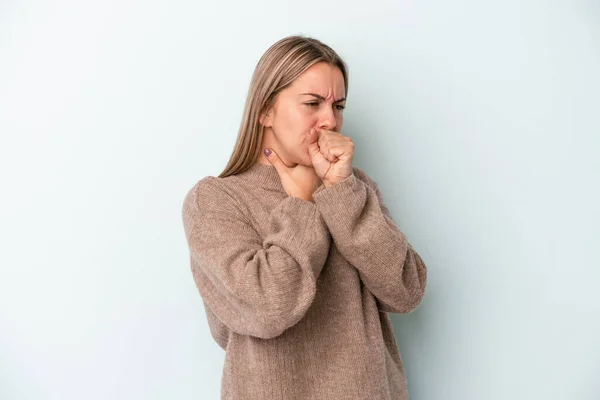 Giovane Donna Caucasica Isolata Sfondo Blu Soffre Dolore Alla Gola — Foto Stock