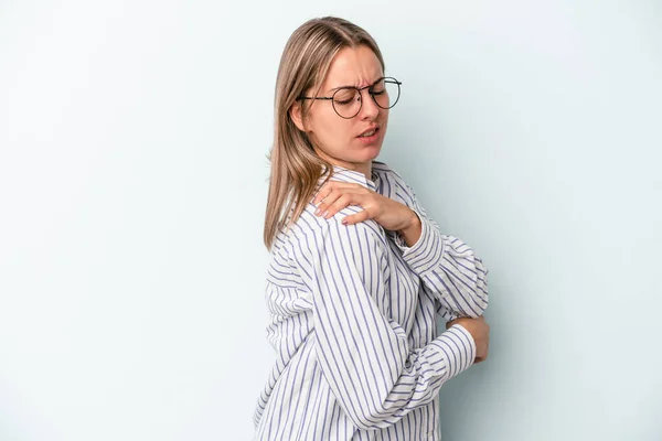 Jonge Blanke Vrouw Geïsoleerd Blauwe Achtergrond Met Een Schouder Pijn — Stockfoto