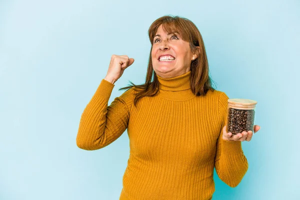 Middle Age Woman Holding Coffee Jar Isolated Blue Background — Fotografia de Stock