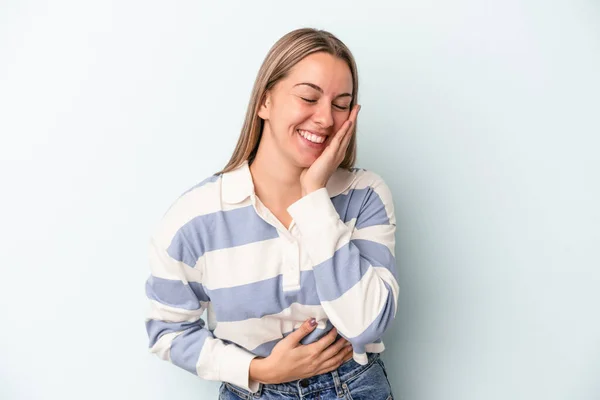 Giovane Donna Caucasica Isolata Sfondo Blu Ride Felicemente Diverte Tenere — Foto Stock