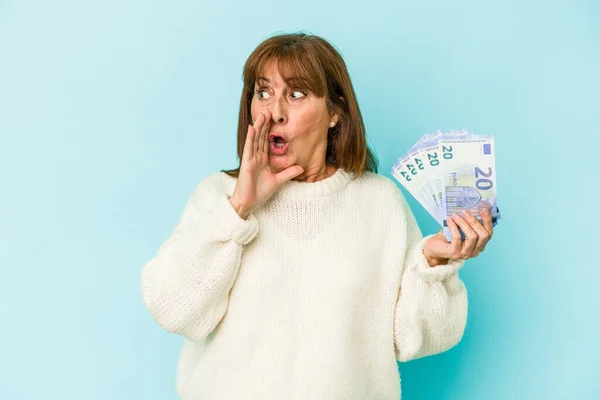 Middle Age Caucasian Woman Holding Bank Notes Isolated Blue Background — Foto Stock