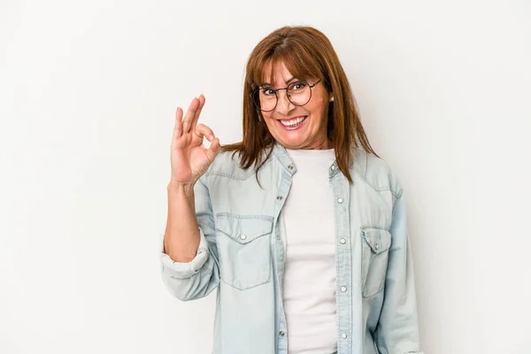 Edad Media Mujer Caucásica Aislada Sobre Fondo Blanco Alegre Confiado —  Fotos de Stock