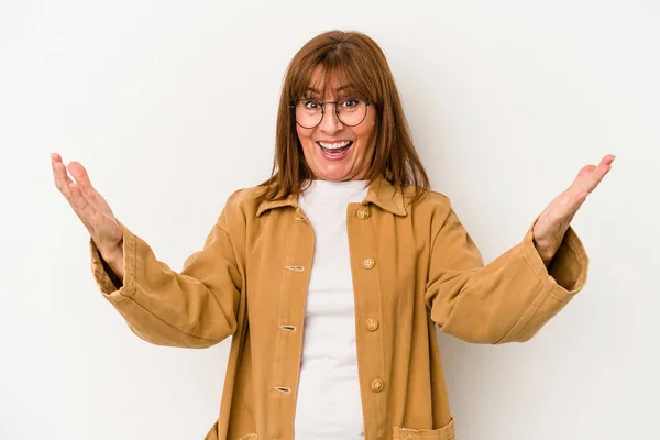 Middelbare Leeftijd Blanke Vrouw Geïsoleerd Witte Achtergrond Vieren Van Een — Stockfoto