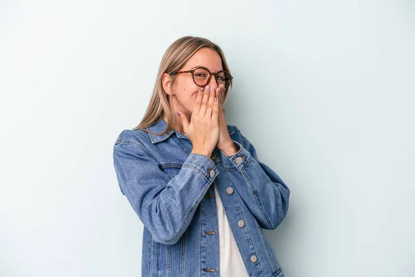 Young Caucasian Woman Isolated Blue Background Laughing Something Covering Mouth — Stock Photo, Image