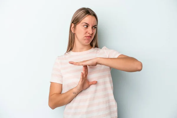 Young Caucasian Woman Isolated Blue Background Showing Timeout Gesture — Stock Photo, Image
