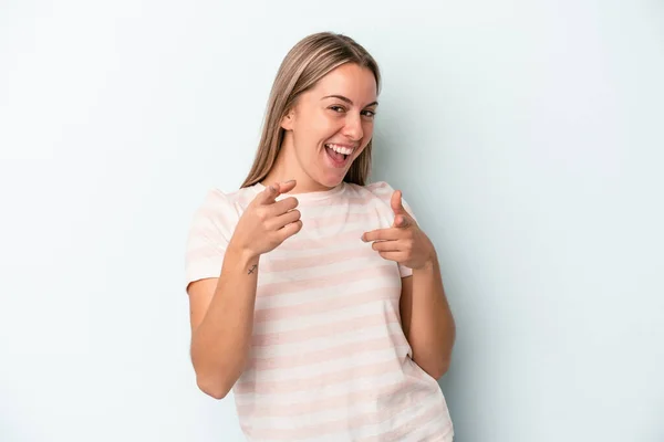 Jonge Kaukasische Vrouw Geïsoleerd Blauwe Achtergrond Wijzend Naar Voren Met — Stockfoto