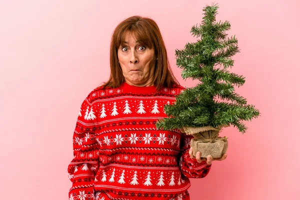 Middle Age Caucasian Woman Holding Christmas Tree Isolated Pink Background — Stock Photo, Image