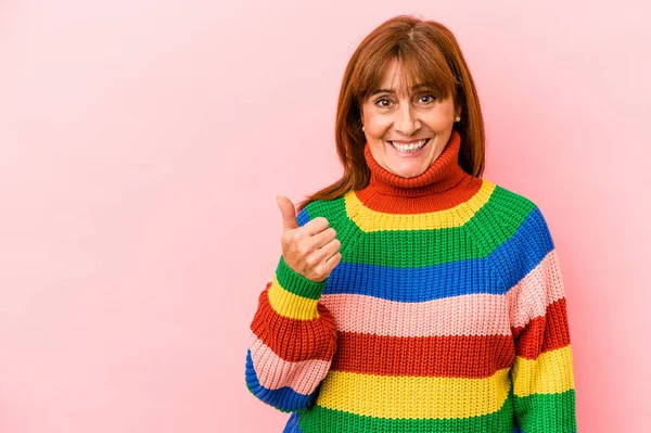 Middle Age Caucasian Woman Wearing Multicolor Sweater Isolated Pink Background — Foto de Stock