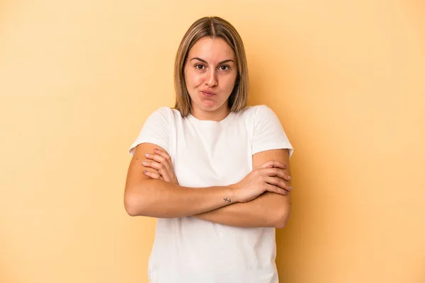 Young Caucasian Woman Isolated Yellow Background Shrugs Shoulders Open Eyes — Stock Photo, Image