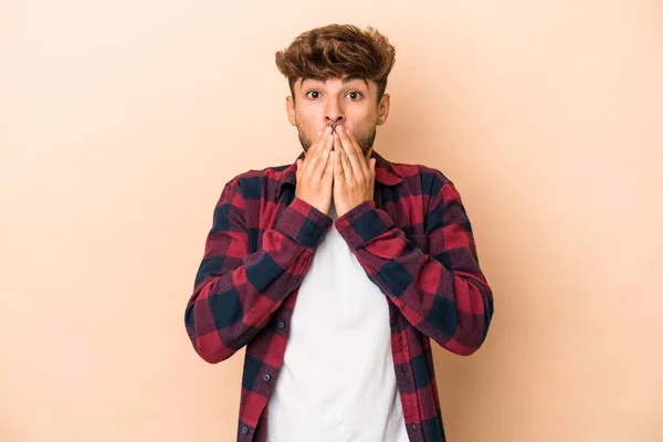 Young Arab Man Isolated Beige Background Shocked Covering Mouth Hands — 스톡 사진