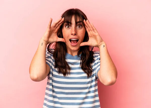 Young Argentinian Woman Isolated Pink Background Receiving Pleasant Surprise Excited — Fotografia de Stock