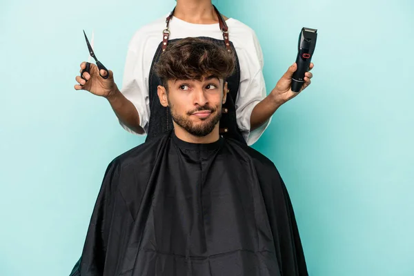 Young Arab Man Ready Get Haircut Isolated Blue Background Confused — 图库照片