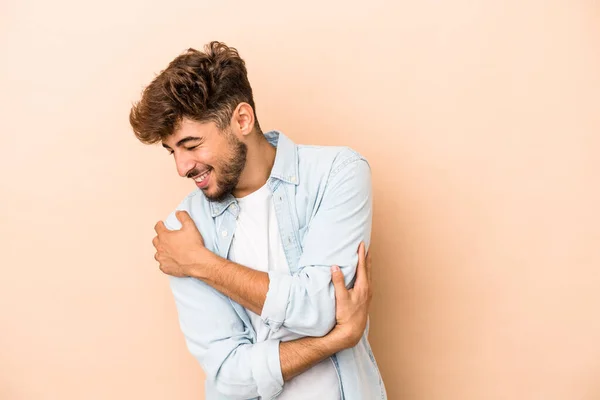 Young Arab Man Isolated Beige Background Laughing Having Fun — Foto Stock