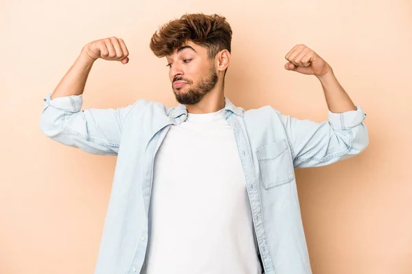 Young Arab Man Isolated Beige Background Showing Strength Gesture Arms — Stock fotografie