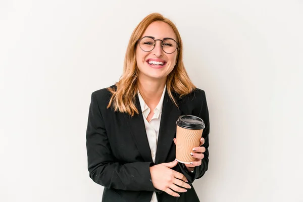 Νεαρή Γυναίκα Καυκάσιος Επιχειρηματίας Κρατάει Τον Καφέ Απομονωμένο Λευκό Φόντο — Φωτογραφία Αρχείου
