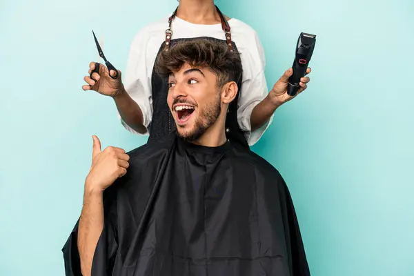 Young Arab Man Ready Get Haircut Isolated Blue Background Points — Fotografia de Stock