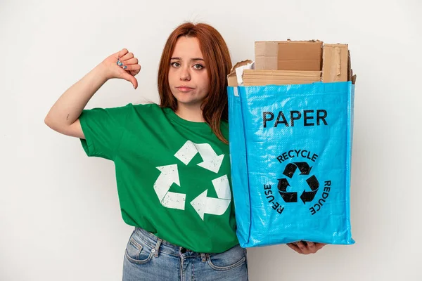 Young Caucasian Woman Recycled Paper Isolated White Background Showing Dislike — ストック写真