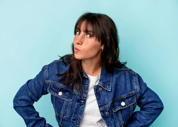 Young Argentinian Woman Isolated Blue Background Confused Feels Doubtful Unsure — Fotografia de Stock