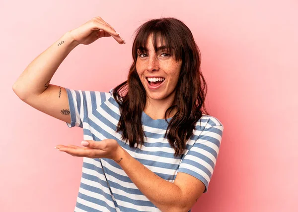 Young Argentinian Woman Isolated Pink Background Holding Something Little Forefingers — 스톡 사진