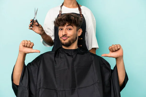 Young Arab Man Ready Get Haircut Isolated Blue Background Feels — 图库照片
