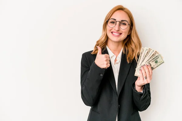 Mujer Joven Negocios Caucásica Sosteniendo Billetes Aislados Sobre Fondo Blanco — Foto de Stock