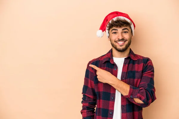 Young Arab Man Celebrating Christmas Isolated Beige Background Smiling Pointing — Foto Stock