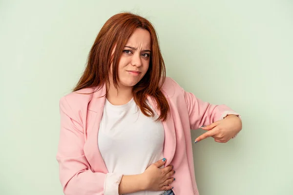 Jonge Blanke Vrouw Geïsoleerd Groene Achtergrond Met Leverpijn Maagpijn — Stockfoto