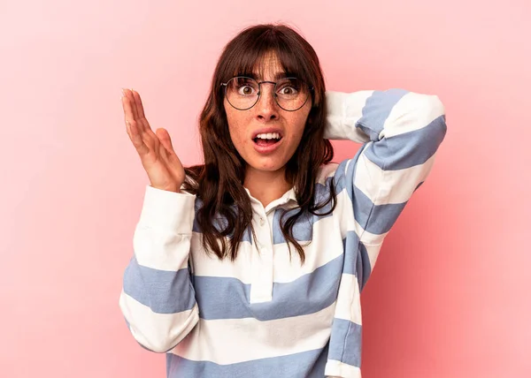 Young Argentinian Woman Isolated Pink Background Screaming Rage —  Fotos de Stock