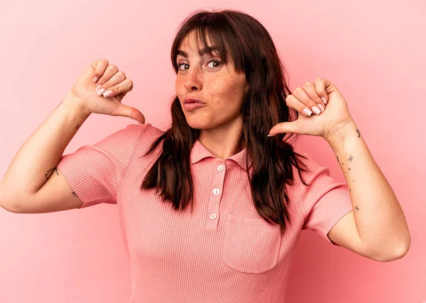 Young Argentinian Woman Isolated Pink Background Feels Proud Self Confident — 스톡 사진