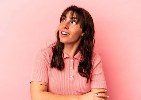 Young Argentinian Woman Isolated Pink Background Dreaming Achieving Goals Purposes —  Fotos de Stock