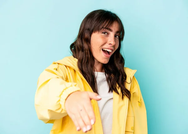 Young Argentinian Woman Isolated Blue Background Stretching Hand Camera Greeting —  Fotos de Stock