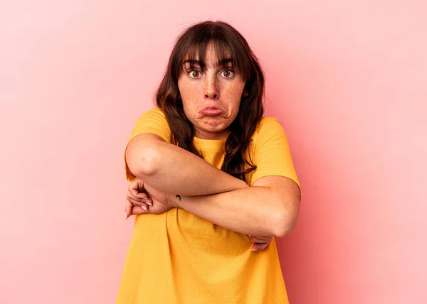 Young Argentinian Woman Isolated Pink Background Shrugs Shoulders Open Eyes — Stock Photo, Image