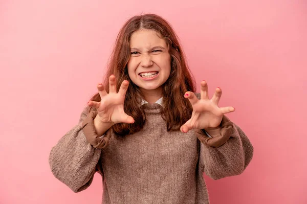 Liten Kaukasiska Flicka Isolerad Rosa Bakgrund Visar Klor Imitera Katt — Stockfoto