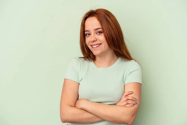 Jeune Femme Caucasienne Isolée Sur Fond Vert Heureux Souriant Joyeux — Photo