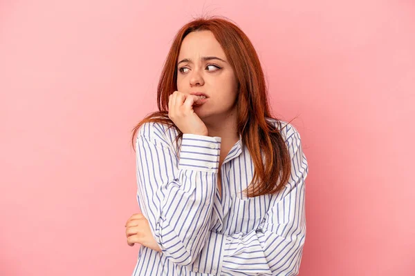 Young Caucasian Woman Isolated Pink Background Biting Fingernails Nervous Very — Stock Photo, Image
