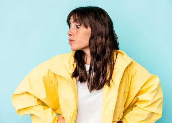 Jonge Argentijnse Vrouw Geïsoleerd Blauwe Achtergrond Dromen Van Het Bereiken — Stockfoto