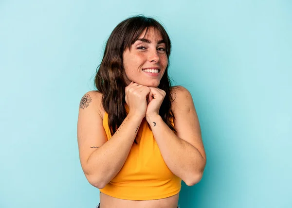 Young Argentinian Woman Isolated Blue Background Keeps Hands Chin Looking — 스톡 사진