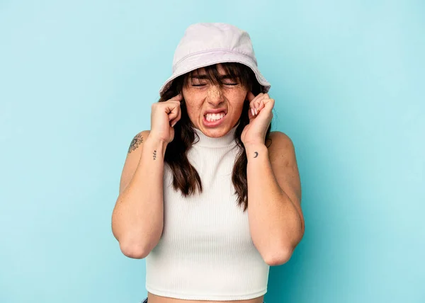 Young Argentinian Woman Isolated Blue Background Covering Ears Hands —  Fotos de Stock