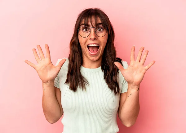 Young Argentinian Woman Isolated Pink Background Receiving Pleasant Surprise Excited — Photo