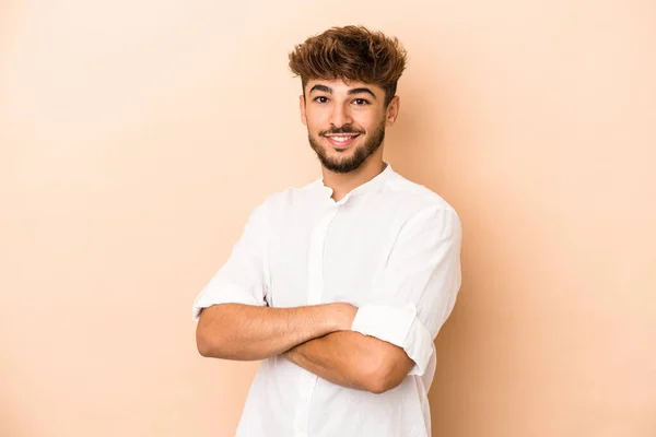 Young Arab Man Isolated Beige Background Happy Smiling Cheerful — Stock fotografie