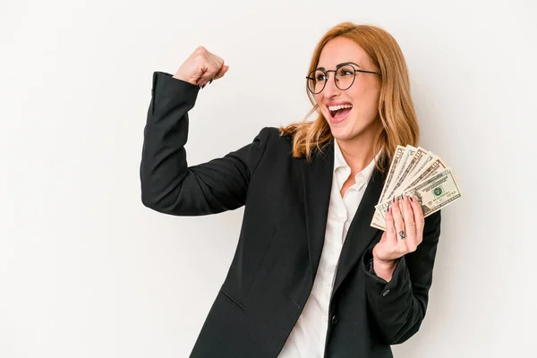 Joven Mujer Caucásica Negocios Sosteniendo Billetes Aislados Sobre Fondo Blanco — Foto de Stock