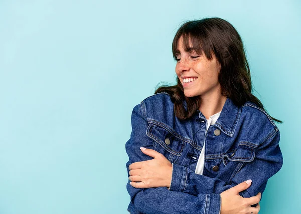 Young Argentinian Woman Isolated Blue Background Smiling Confident Crossed Arms — Foto de Stock