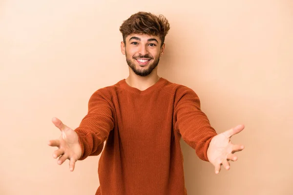 Young Arab Man Isolated Beige Background Showing Welcome Expression — стоковое фото