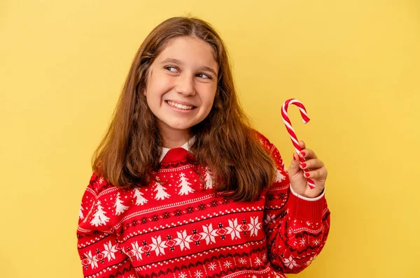 Little Caucasian Girl Holding Christmas Stick Isolated Yellow Background Dreaming — 스톡 사진