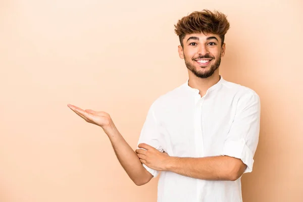 Young Arab Man Isolated Beige Background Showing Copy Space Palm — Fotografia de Stock