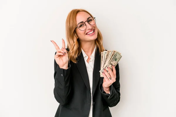 Joven Mujer Caucásica Negocios Sosteniendo Billetes Aislados Sobre Fondo Blanco — Foto de Stock