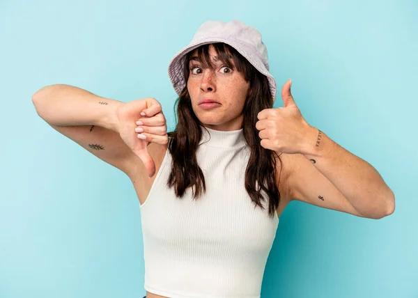 Young Argentinian Woman Isolated Blue Background Showing Thumbs Thumbs Difficult —  Fotos de Stock