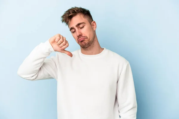 Young Caucasian Man Isolated Blue Background Showing Dislike Gesture Thumbs — Stock Photo, Image