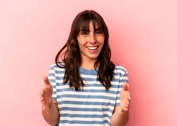 Young Argentinian Woman Isolated Pink Background Holding Something Both Hands — Fotografia de Stock