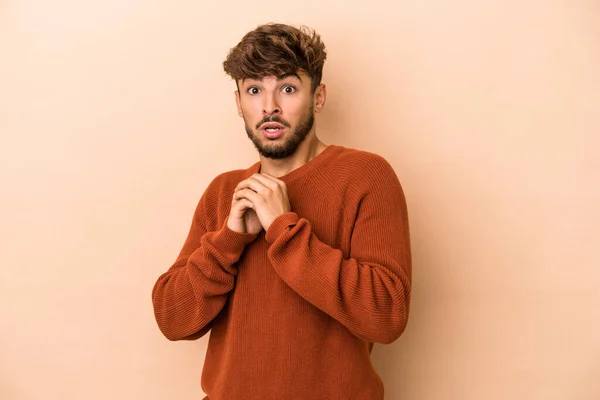 Young Arab Man Isolated Beige Background Scared Afraid — Fotografia de Stock